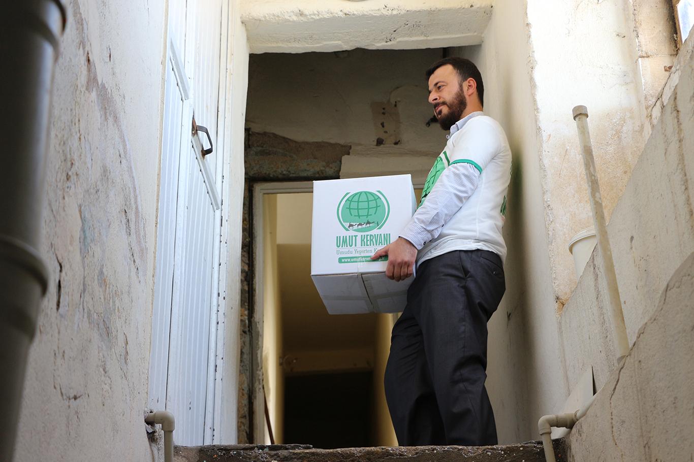 Mardin Umut Kervanı ramazan yardımlarına başladı